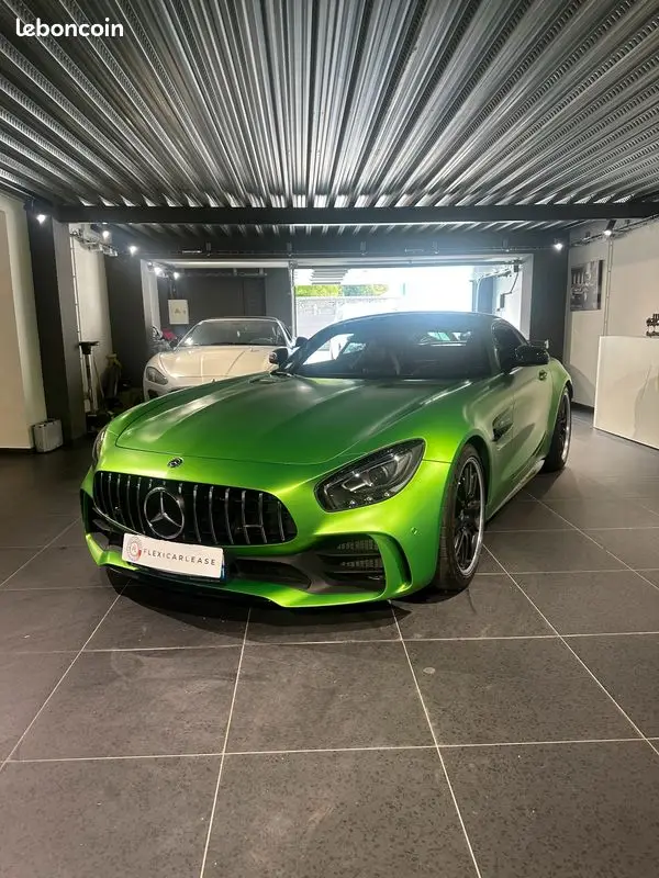 Mercedes AMG GT-R V8 4.0 585cv